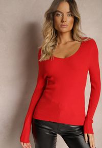 Renee - Czerwony Sweter o Klasycznym Fasonie w Drobne Prążki Vorida. Typ kołnierza: dekolt w łódkę. Kolor: czerwony. Materiał: tkanina, jeans. Wzór: prążki. Styl: klasyczny #3