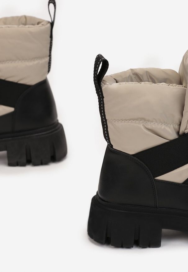 Born2be - Czarno-Beżowe Śniegowce Wsuwane Pikowane Florine. Okazja: na co dzień. Nosek buta: okrągły. Zapięcie: bez zapięcia. Kolor: czarny. Materiał: wełna, jeans, materiał. Sezon: zima, jesień. Obcas: na obcasie. Styl: klasyczny, casual, elegancki. Wysokość obcasa: niski, średni