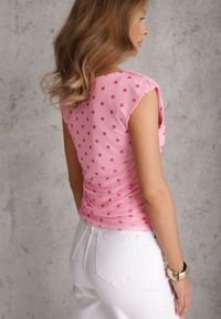 Renee - Różowa Bluzka w Groszki z Siateczki Ozdobiona Marszczeniami bez Rękawów Doreisa. Okazja: na co dzień. Kolor: różowy. Materiał: jeans. Długość rękawa: bez rękawów. Wzór: aplikacja, grochy. Styl: elegancki, casual #2