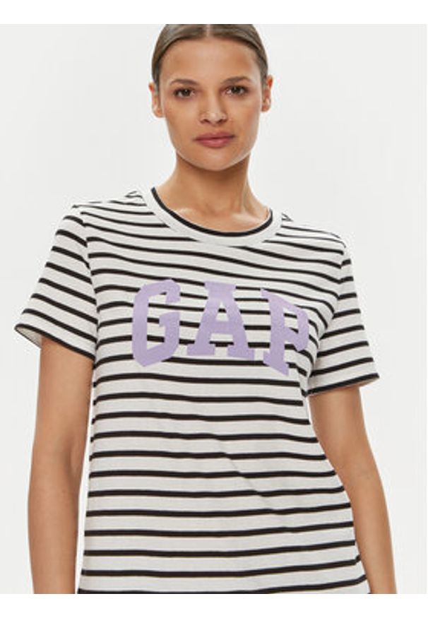 GAP - Gap T-Shirt 616788-01 Czarny Regular Fit. Kolor: czarny. Materiał: bawełna