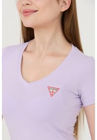 Guess - GUESS Lawendowy damski t-shirt Mini Triangle Tee, Rozmiar S. Kolor: fioletowy
