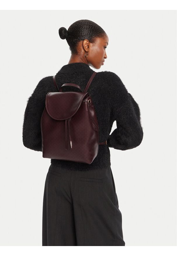 Calvin Klein Plecak Emblem Aop Flap Backpack LV04F3271G Bordowy. Kolor: czerwony. Materiał: skóra