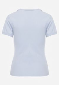 Renee - Jasnoniebieski Bawełniany T-shirt o Dopasowanym Kroju z Prążkowanego Materiału Lailya. Kolor: niebieski. Materiał: bawełna, prążkowany, materiał. Styl: elegancki #5