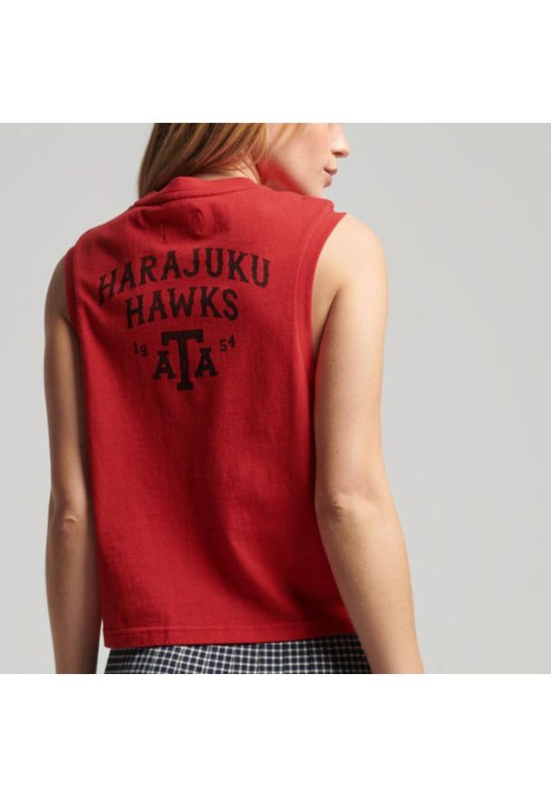 Koszulka turystyczna damska Superdry Vintage Collegiate. Kolor: czerwony. Materiał: bawełna