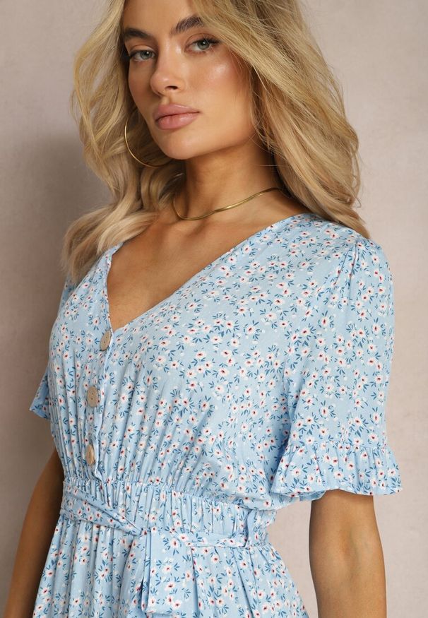 Renee - Niebieska Rozkloszowana Sukienka Wiskozowa Mini w Kwiatowy Print z Falbanką Taelle. Kolor: niebieski. Materiał: wiskoza. Wzór: kwiaty, nadruk. Długość: mini