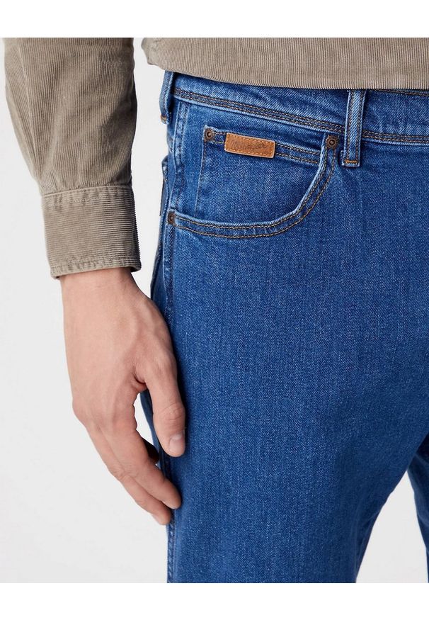Wrangler - WRANGLER TEXAS TAPER MĘSKIE SPODNIE JEANSOWE REVIVAL W12TJX26Y 112322669