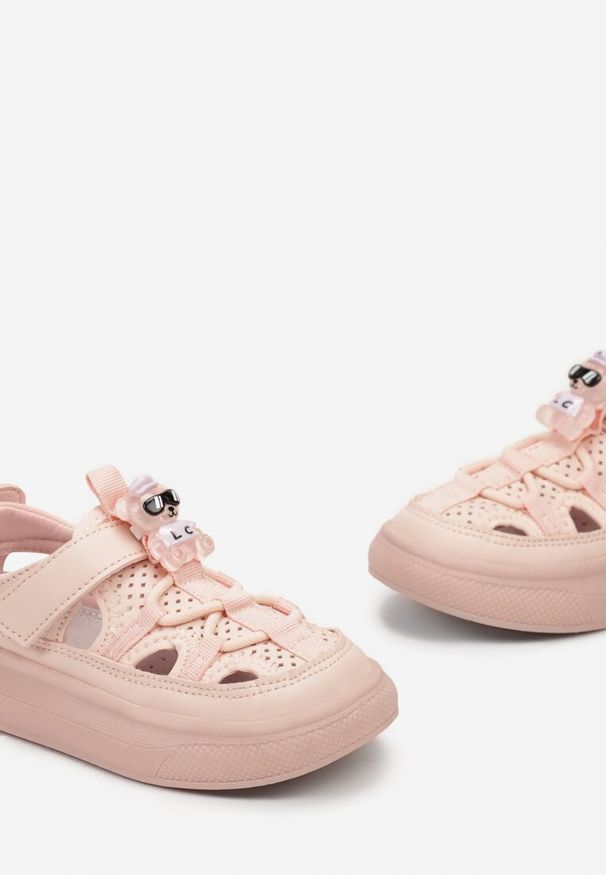 Born2be - Różowe Sandały z Wycięciami i Zapięciem na Rzep Meliorsa. Zapięcie: rzepy. Kolor: różowy