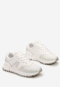 Renee - Białe Sneakersy Ozdobione Cyrkoniami na Podeszwie z Wycięciami Larzive. Kolor: biały. Wzór: aplikacja. Obcas: na płaskiej podeszwie #5