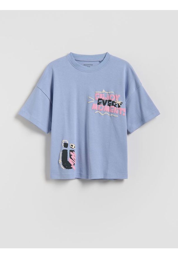 Reserved - Bawełniany t-shirt z nadrukiem - jasnoniebieski. Kolor: niebieski. Materiał: bawełna. Wzór: nadruk