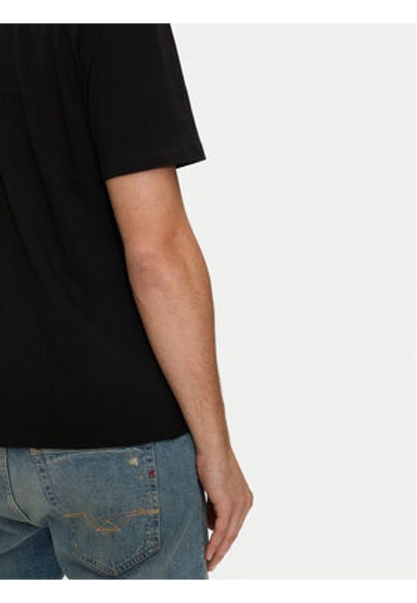 Replay T-Shirt M6925 .000.23608P Czarny Regular Fit. Kolor: czarny. Materiał: bawełna