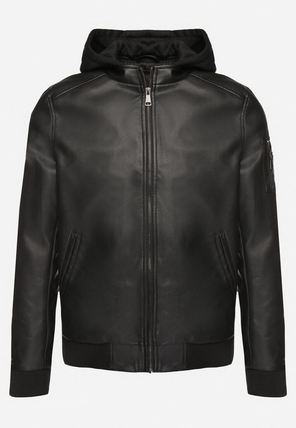 Born2be - Czarna Kurtka Ramoneska z Odpinanym Kapturem i Podszewką z Wsuwanymi Kieszeniami Bellarion. Okazja: na co dzień. Typ kołnierza: golf. Kolor: czarny. Materiał: dzianina. Styl: klasyczny, casual, elegancki