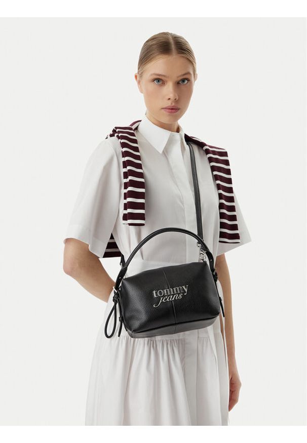 Tommy Jeans Torebka Tjw Bold Camera Bag AW0AW18470 Czarny. Kolor: czarny. Materiał: skórzane