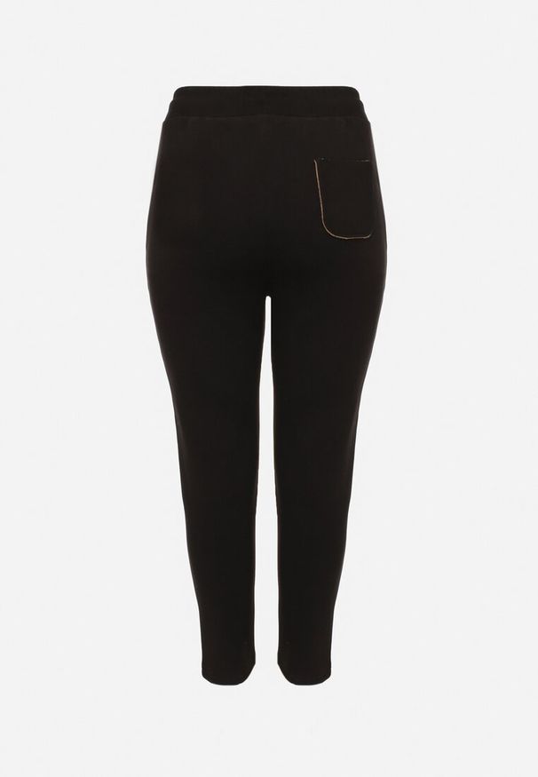 Born2be - Czarne Spodnie Dresowe z Bawełną z Kieszeniami i Gumką w Talii Ocieplane Futerkiem Poleeti. Okazja: na co dzień. Kolekcja: plus size. Kolor: czarny. Materiał: dresówka, bawełna, futro. Wzór: aplikacja. Styl: elegancki, casual
