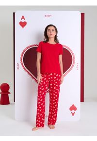 Sinsay - Bawełniana piżama dwuczęściowa z motywem serca - czerwony. Kolor: czerwony. Materiał: bawełna