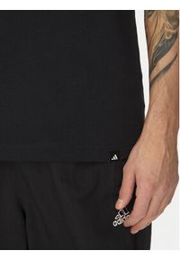 Adidas - adidas T-Shirt Lounge Slide Graphic JJ4003 Czarny Regular Fit. Kolor: czarny. Materiał: bawełna #4