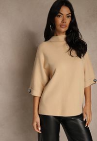 Renee - Beżowy Sweter z Cyrkoniami przy Rękawach Corentusa. Okazja: na co dzień. Kolor: beżowy. Materiał: jeans. Wzór: aplikacja. Styl: casual, elegancki #1