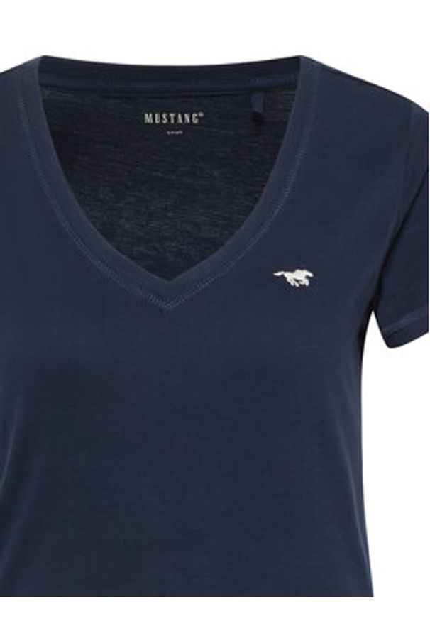 Mustang T-Shirt Beverly 1016517 Granatowy Slim Fit. Kolor: niebieski. Materiał: bawełna