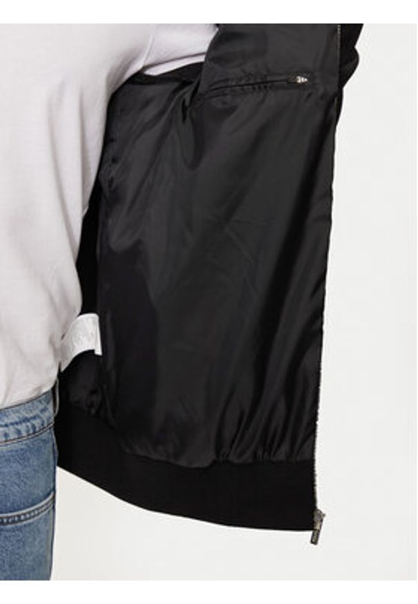 Karl Lagerfeld - KARL LAGERFELD Kurtka bomber 505065 544565 Czarny Regular Fit. Typ kołnierza: dekolt w karo. Kolor: czarny. Materiał: syntetyk