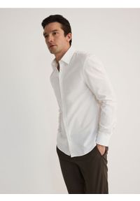 Reserved - Koszula regular z domieszką wiskozy - biały. Kolor: biały. Materiał: wiskoza