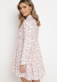 Born2be - Różowo-Biała Sukienka Mini Rozkloszowana Ozdobiona Motywem Liści z Falbanką Eralia. Kolor: różowy. Materiał: materiał. Wzór: aplikacja. Sezon: wiosna. Długość: mini #3
