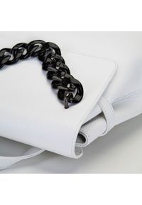 Wittchen - Damski plecak skórzany z łańcuchem. Kolor: biały. Materiał: skóra. Wzór: haft. Styl: elegancki #2