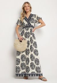 Born2be - Niebieska Wiskozowa Sukienka Rozkloszowana z Kopertowym Dekoltem w Boho Wzór Paldena. Okazja: na co dzień, na imprezę. Typ kołnierza: dekolt kopertowy. Kolor: niebieski. Materiał: wiskoza. Wzór: aplikacja. Sezon: lato. Typ sukienki: kopertowe. Styl: boho