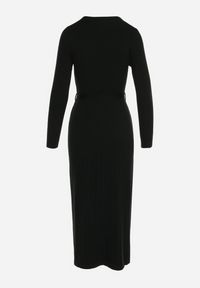 Born2be - Czarna Dzianinowa Sukienka Maxi z Wiązanym Paskiem Topania. Kolor: czarny. Materiał: dzianina. Długość: maxi #5