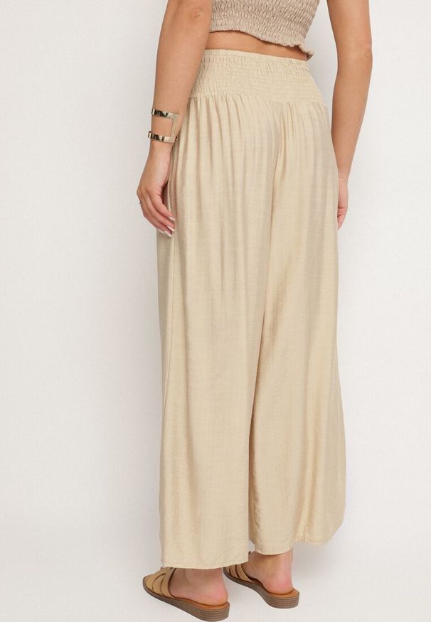 Born2be - Beżowe Wiskozowe Szerokie Spodnie z Wysokim Stanem Orrilia. Okazja: na co dzień. Stan: podwyższony. Kolor: beżowy. Materiał: wiskoza. Styl: elegancki, klasyczny, casual