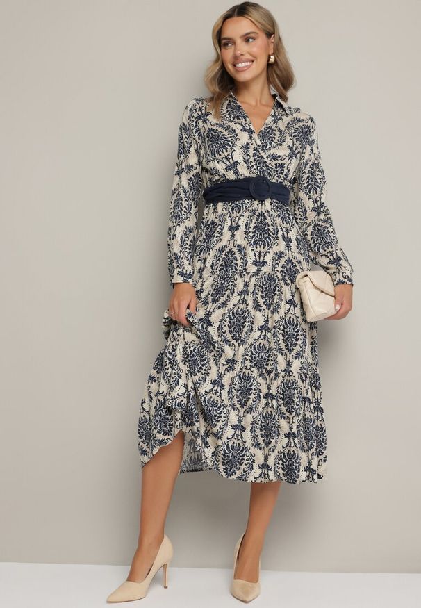 Born2be - Granatowo-Beżowa Wiskozowa Kopertowa Sukienka w Stylu Boho z Materiałowym Paskiem z Klamrą Rinovia. Okazja: na co dzień. Kolor: niebieski. Materiał: wiskoza, materiał. Wzór: aplikacja. Typ sukienki: kopertowe. Styl: boho