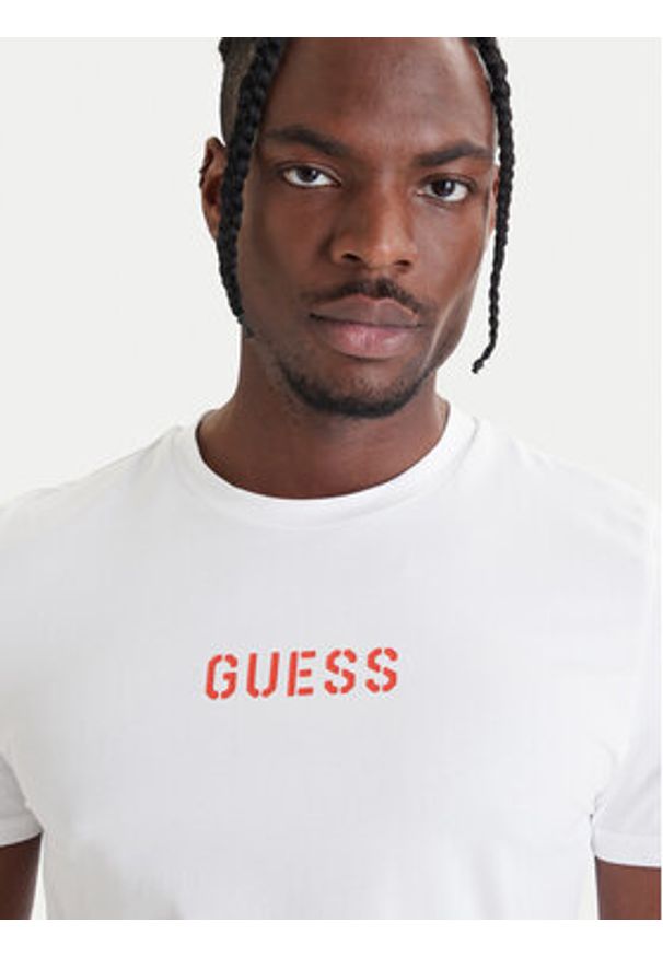 Guess T-Shirt U6GM01 K6YW1 Biały Regular Fit. Kolor: biały. Materiał: bawełna