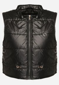 Born2be - Czarna Krótka Kamizelka Ozdobiona Naszywką Ściągana w Talii Mevelina. Kolor: czarny. Długość: krótkie. Wzór: aplikacja. Styl: elegancki #3