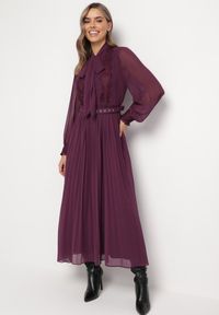 Born2be - Ciemnofioletowa Rozkloszowana Sukienka Maxi z Plisowanym Dołem i Paskiem Brofilla. Okazja: na co dzień. Kolor: fioletowy. Materiał: poliester. Wzór: aplikacja. Styl: casual, klasyczny. Długość: maxi #2