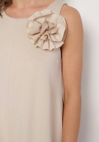 Born2be - Beżowy Kombinezon z Wiskozą i Broszką Kwiatu 3D Odellira. Okazja: na co dzień. Kolor: beżowy. Materiał: wiskoza. Wzór: kwiaty. Styl: casual, elegancki #6