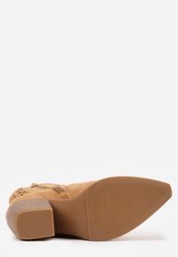 Born2be - Brązowe Botki Kowbojki na Stożkowym Obcasie z Ażurowym Wzorem i Eathetina. Okazja: na co dzień. Kolor: brązowy. Materiał: jeans. Wzór: ażurowy. Obcas: na obcasie. Styl: boho, casual, elegancki. Wysokość obcasa: średni #6