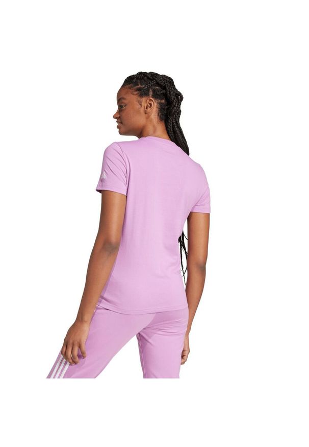 Adidas - Koszulka damska adidas Loungewear Essentials Slim Logo Tee. Kolor: fioletowy, biały, wielokolorowy. Sport: fitness