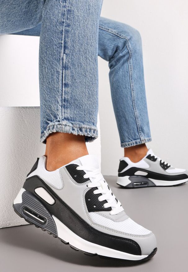 Renee - Czarno-Szare Sznurowane Sneakersy na Grubej Podeszwie Sayre. Wysokość cholewki: przed kostkę. Kolor: czarny. Szerokość cholewki: normalna