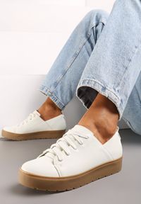 Born2be - Białe Sneakersy Gorsey. Nosek buta: okrągły. Kolor: biały. Materiał: materiał. Obcas: na platformie #6
