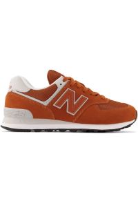 Buty New Balance U574CF2 pomarańczowe. Okazja: na co dzień. Kolor: pomarańczowy. Materiał: syntetyk, materiał, guma, zamsz, skóra. Szerokość cholewki: normalna. Model: New Balance 574 #1