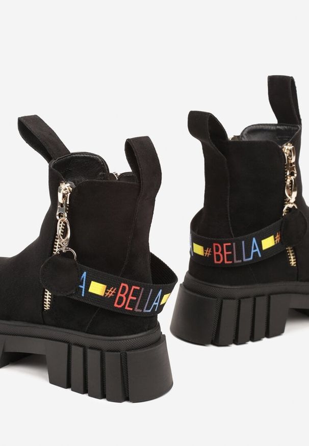 Born2be - Czarne Botki Workery na Grubej Podeszwie z Protektorem Ozdobione Suwakiem i Napisem Nevetaris. Okazja: na co dzień. Kolor: czarny. Materiał: jeans. Wzór: napisy, aplikacja. Styl: klasyczny, elegancki, casual