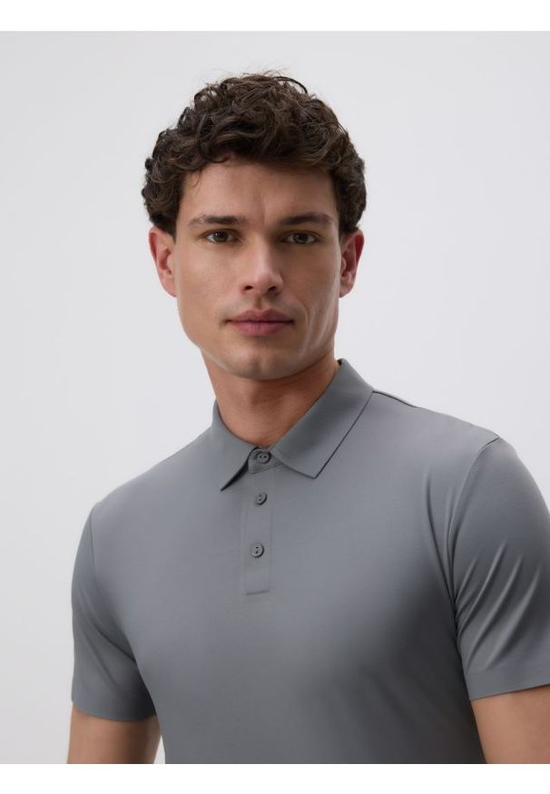 Reserved - Koszulka polo slim - jasnoszary. Typ kołnierza: polo. Kolor: szary. Materiał: dzianina. Wzór: gładki