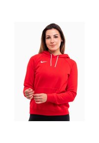 Bluza sportowa damska Nike Wmns Park 20 Fleece. Typ kołnierza: kaptur. Kolor: czerwony. Sport: fitness #1