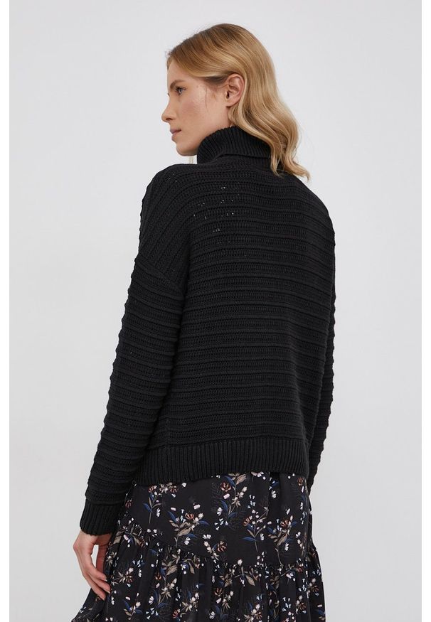 Vero Moda Sweter damski kolor czarny z golfem. Typ kołnierza: golf. Kolor: czarny. Materiał: dzianina, bawełna. Długość rękawa: długi rękaw. Długość: długie. Wzór: ze splotem