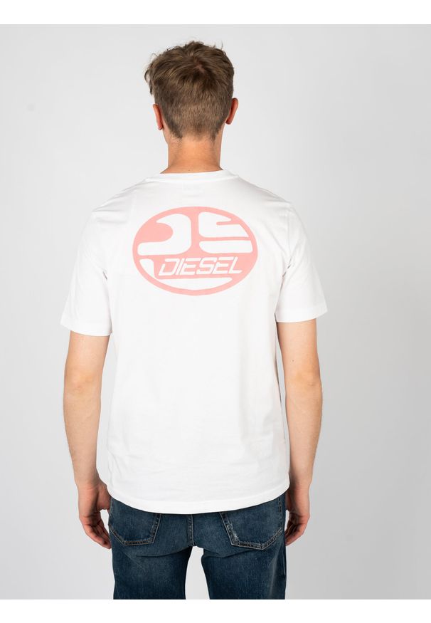 Diesel T-Shirt "T-Just" | A06495 0GRAI | Mężczyzna | Biały. Okazja: na co dzień. Kolor: biały. Materiał: bawełna. Wzór: nadruk. Styl: casual