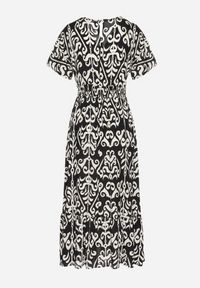 Born2be - Czarna Sukienka z Wiskozy w Abstrakcyjny Wzór Faledira. Okazja: na co dzień. Typ kołnierza: dekolt w serek. Kolor: czarny. Materiał: wiskoza. Długość rękawa: krótki rękaw. Typ sukienki: proste. Styl: casual, klasyczny #5