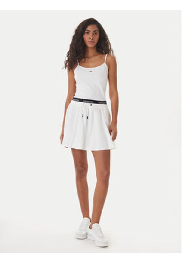 Tommy Jeans Spódnica mini DW0DW22299 Biały Regular Fit. Kolor: biały. Materiał: bawełna