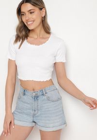 Born2be - Biały Prążkowany T-shirt z Bawełną Adlesa. Okazja: na co dzień. Kolor: biały. Materiał: bawełna, prążkowany. Styl: casual #6