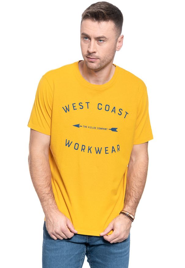 Lee - T-SHIRT MĘSKI LEE WORKWEAR TEE REGULAR FIT GOLDEN YELLOW L60BFENF 112113248