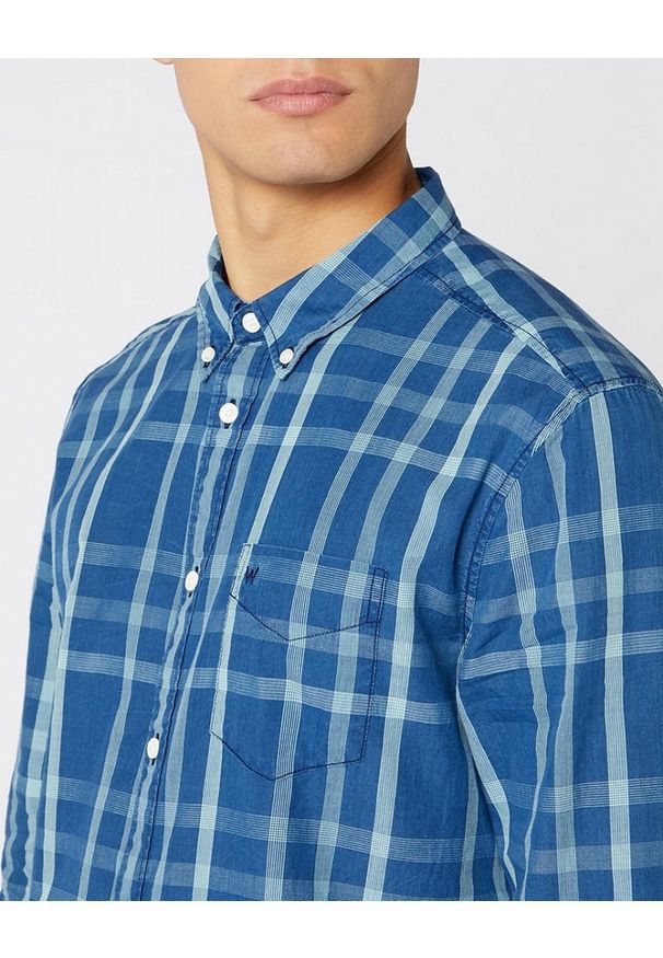 Wrangler - KOSZULA MĘSKA WRANGLER LS 1PKT BUTTON DOWN BLUE TOPAZ W5A36CB12 112130014. Typ kołnierza: button down