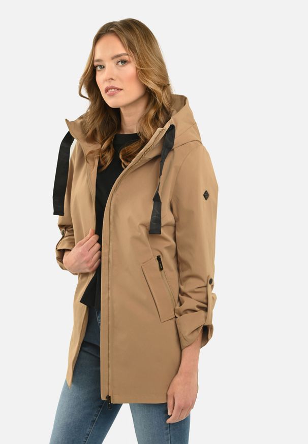 Volcano - Prosty, krótki płaszcz J-TWIGGY. Okazja: na co dzień. Kolekcja: plus size. Materiał: poliester, materiał. Długość: krótkie. Wzór: napisy. Styl: klasyczny, casual