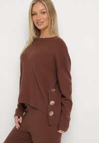 Born2be - Brązowy Dzianinowy Komplet z Wiskozą Szerokie Spodnie i Sweter z Aplikacjami Miozara. Kolor: brązowy. Materiał: wiskoza, dzianina. Wzór: aplikacja #4